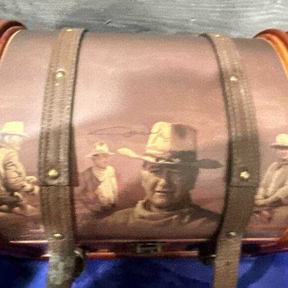 Bradford Exchange John Wayne Stagecoach Trunk Valet Box Hidden Compartment New - Picture 8 of 16